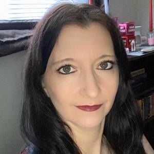 Meet your Posher, Iona